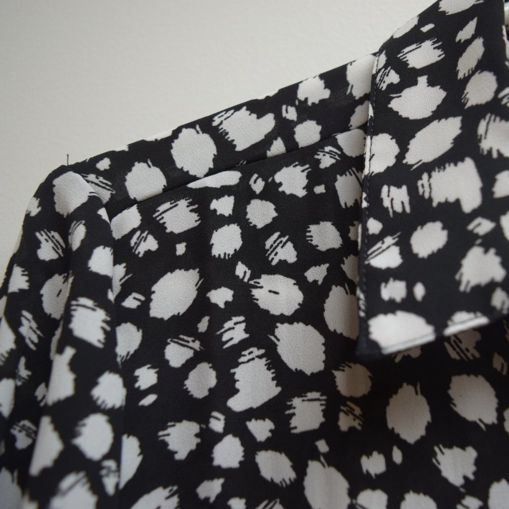 Banana Republic Classic Fit Button-Down in Women's M - Picture 7 of 11